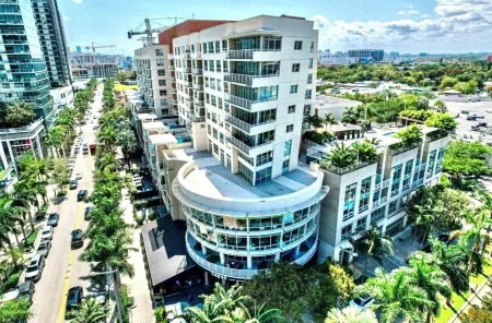 Amazing Condo with Pool at Midblock Miami Отели рядом с достопримечательностью «Литл Хайти»