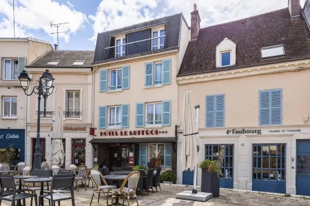 Hotel le Beffroi Отели в г. Дрё