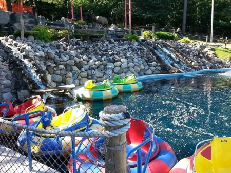 Four-season lakefront charm in Northern Michigan Отели рядом с достопримечательностью «Парк штата Петоски»