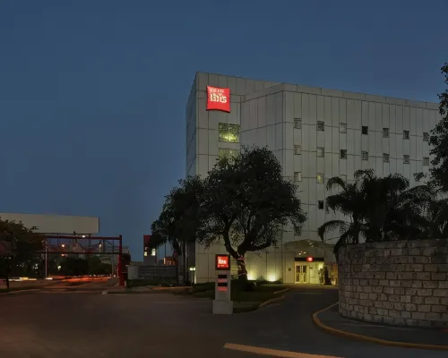 Ibis Monterrey Valle Außen Photos