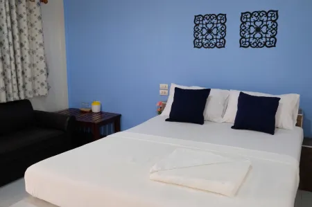 NK Garden Hotel @Suratthani Airport Отели рядом с достопримечательностью «Wat Sathol Thammaram»