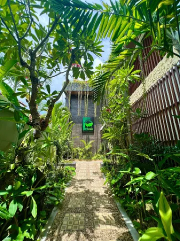Casa Verde Guesthouse Отели рядом с достопримечательностью «Kantor Perpustakaan Pemerintah Kabupaten Badung»