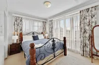 Alice Beside The Sea - 4 Bedroom Holiday House.