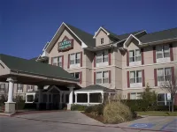 Country Inn & Suites by Radisson, Fort Worth, TX - parking