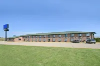 Days Inn by Wyndham Ozark Springfield Hotels near The Maze
