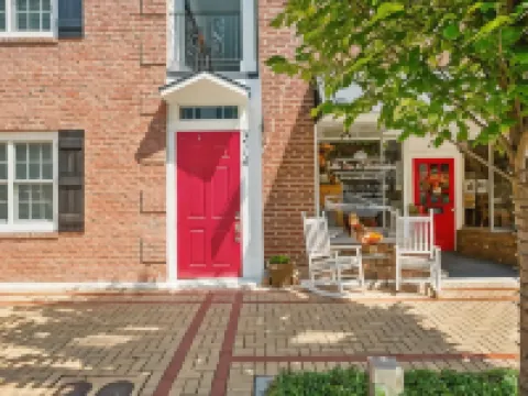 Little Inn on Main Hotels in Washington