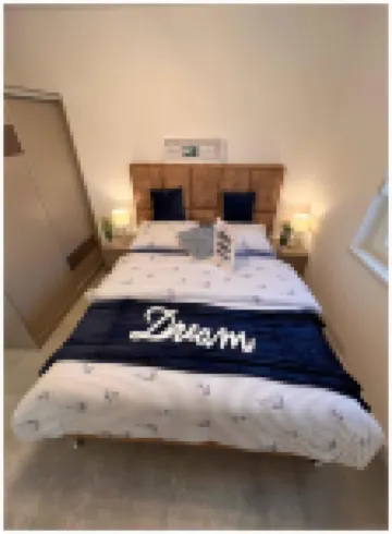 海景豪華頂層公寓，有89平米的生活空間和90平米的屋頂露台