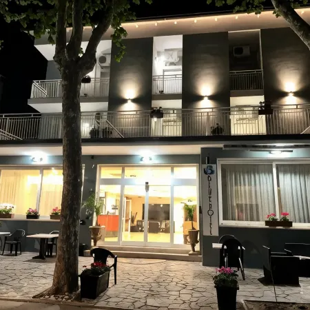 Blue Hotel