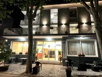 Blue Hotel - parking