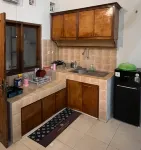 Ulu Living Guesthouse 3 Menit dari Tugu Jogja Hotels in Tegalrejo