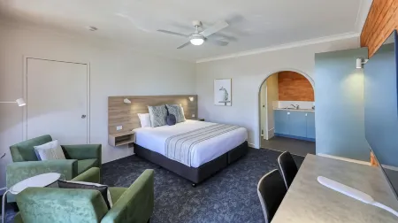 Hamilton Henry Parkes Motor Inn