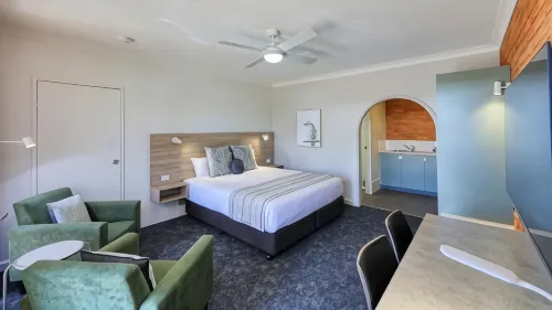 Hamilton Henry Parkes Motor Inn - parking