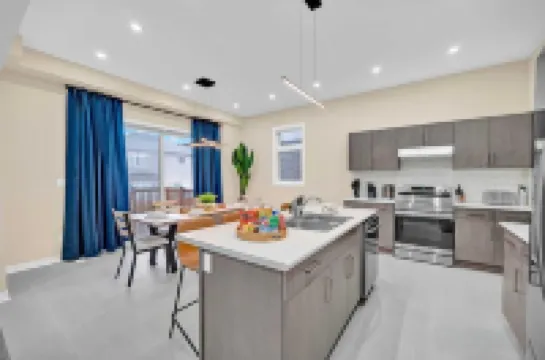 22min drive to Niagara. Sleeps 10. 1GB. 5 Bd/4 Bth