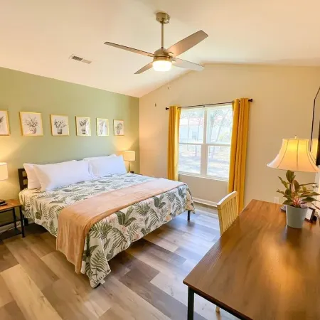 Rusty Anchor OKI - Walk to the Beach, Pet Friendly, Fenced Yard!