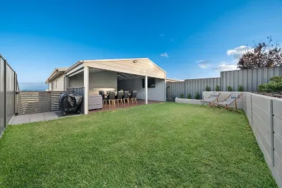 Sunny Dais Beachfront - stunning views of the Marina, Clifftops and Port Vincent