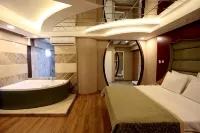 Life Corner Hotel