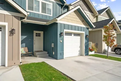 New 2 BR Townhouse in the Heart of Wenatchee. Great for Families, pet friendly.
