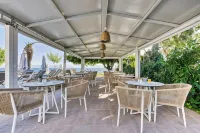 Sirocco Hotel - parking