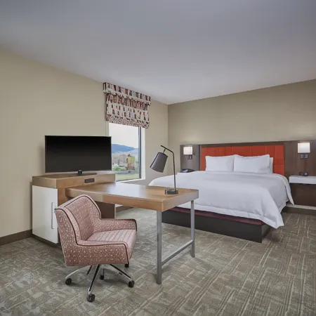 Hampton Inn & Suites Roseburg