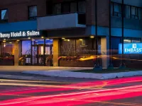 Ottawa Embassy Hotel & Suites Hotels near Rideau Canal