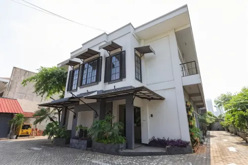 RedDoorz Plus Near Mall Slipi Jaya Hotels in West Jakarta City