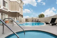 La Quinta Inn & Suites by Wyndham Hesperia Victorville - Pools