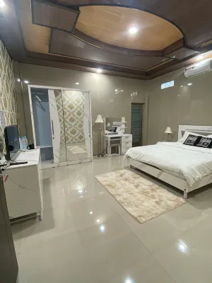 Grand Wisma Hotel Hotell i Sukomulyo