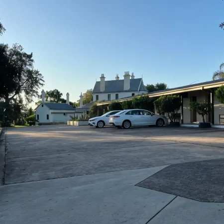 Airlie House Motor Inn