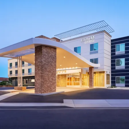 Fairfield Inn & Suites Fresno North/Shaw Avenue Отели в г. Фресно