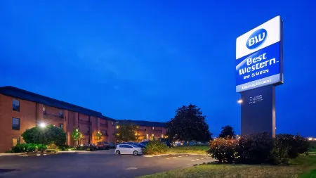 Best Western London Airport Inn  Suites Отели рядом с достопримечательностью «Principles Design Studio Inc»