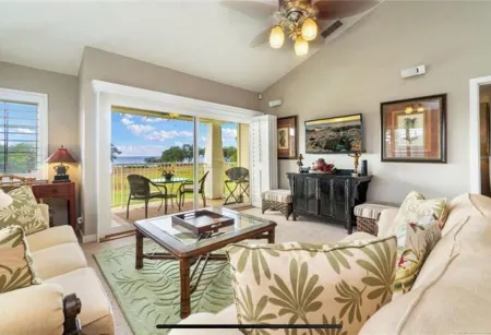 Ocean front condo Отели рядом с достопримечательностью «Парадайс Ков Паблик Бич»