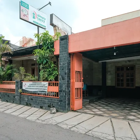 Homestay Syariah Dekat Gembira Loka by Simply Homy