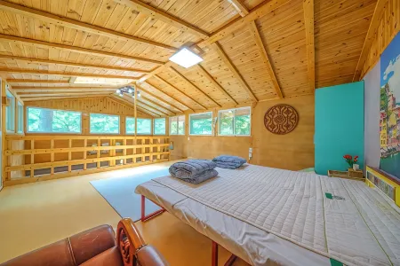 Jeongseon Gariwangsan Pine House Pension