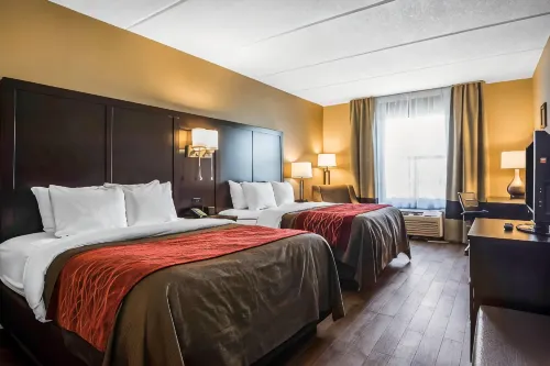 Comfort Inn & Suites Near Six Flags