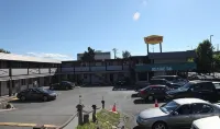 Seatac Inn - parking