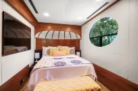 The Skittles Unit Hotels in Manor