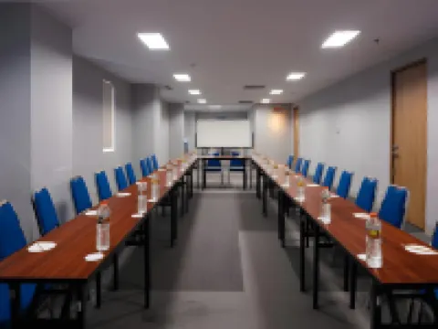 Mooz Hotel Surabaya - Jemursari Hotels in Wonocolo