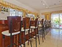 Royal Beach Hotel - Quầy bar
