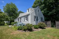 Family Cottage with 4 King Beds