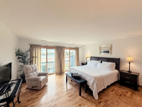 Spacious & Charming Wellesley Island Townhome with Dock