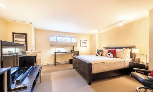 Wonderfully Appointed 3BR Condo - Seasons at Avon - Walk to Riverfront Gondola!
