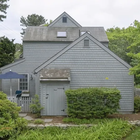 Cape Cod Cottage steps from Private Beach