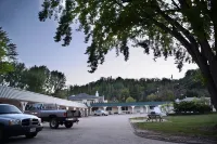 Ray Lyn Motel - Parkplatz