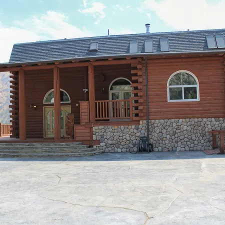 House on the Hill/ 5 bedrooms/ overlooks all of Kernville