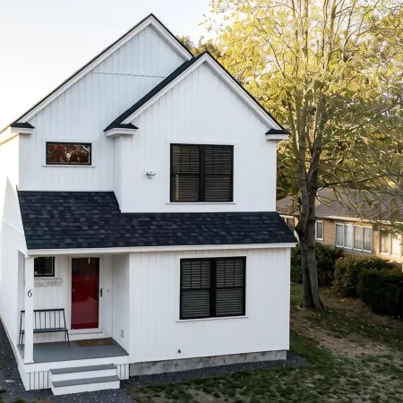 Coastal Spring Retreat• 5 Min to Beach • Dog Friendly • Gas Firepit • Coffee Bar