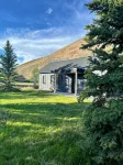 Red Devil Cottage in the Sun Valley Idaho area. Beautiful, modern mountain gem!