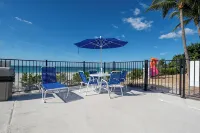 Charming 1-bedroom, beachfront condo in marvelous Longboat Key