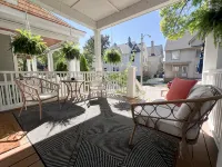 Spacious 3Br/2BA Townhome w/ Private Parking & Walkable East Side - ジャグジー