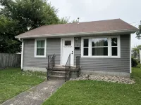Newly renovated 2-bedroom house in lovely downtown Elizabethtown on quiet street