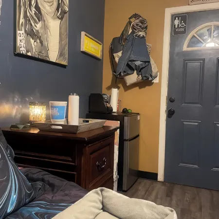 Cozy Studio adjacent to Augusta Nationals, onsite parking and separate entrance.
